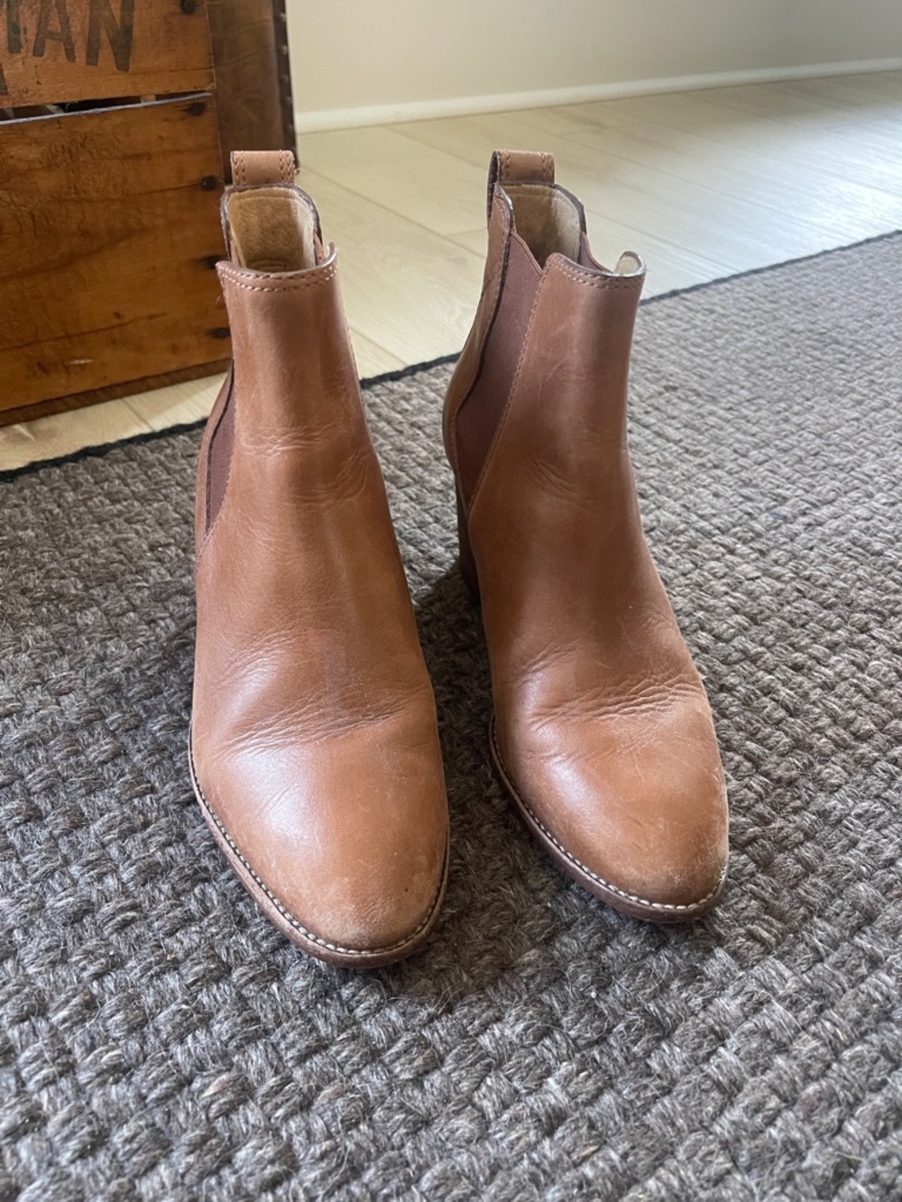 Madewell Women’s Tan Leather Chelsea Boots